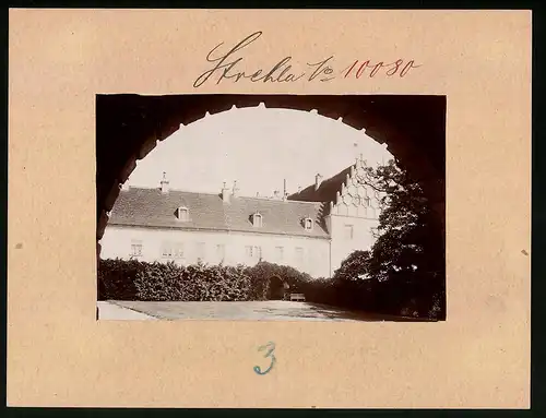 Fotografie Brück & Sohn Meissen, Ansicht Strehla a. Elbe, Torbogen mit Eingang zum Schlosshof