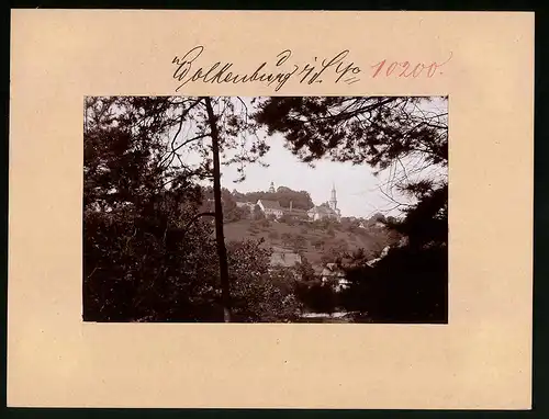 Fotografie Brück & Sohn Meissen, Ansicht Wolkenburg, Blick vom Wald auf die St. Marutius Kirche