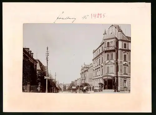 Fotografie Brück & Sohn Meissen, Ansicht Freiberg i. Sa., Buchstrasse mit Hotel Karsch, Bahnhof Hotel
