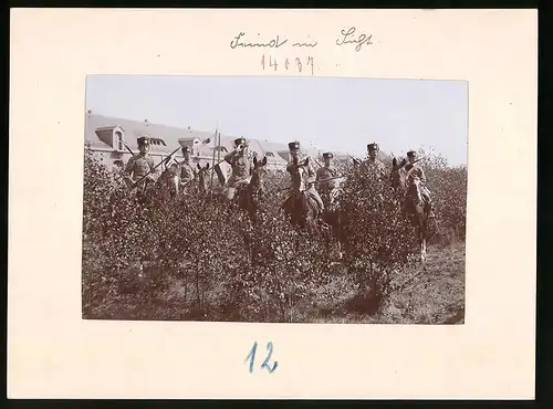 Fotografie Brück & Sohn Meissen, Ansicht Bautzen, 3. Husaren-Regiment Nr. 20 sichten eine Feind, Übung in der Kaserne