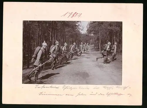 Fotografie Brück & Sohn Meissen, Ansicht Dresden, 12.Kgl. Sächsisches Infanterie-Regiment Nr. 177 Schützen im Marsch