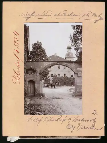 Fotografie Brück & Sohn Meissen, Ansicht Röhrsdorf, Pferdekutsche auf dem Schlosshof