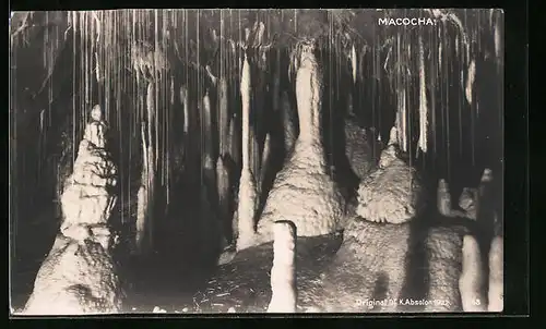 AK Macocha, Stalaktiten und Stalagmiten in der Höhle