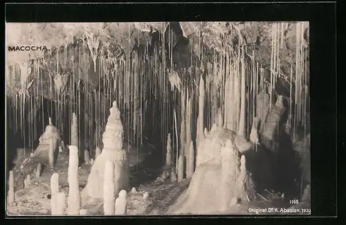 AK Macocha, Stalagmiten und Stalaktiten in der Höhle