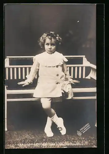 AK La Prince Charles Philippe d'Orleans, Duc de Nemours vor Studiokulisse