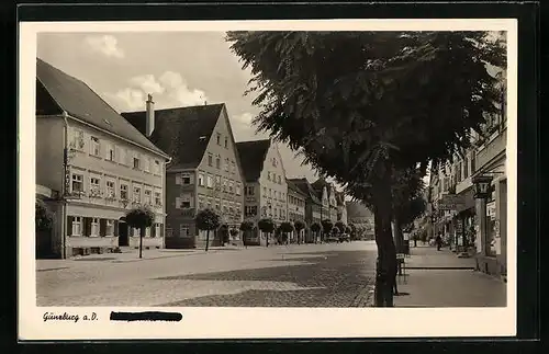 AK Günzburg a. D., Strassenpartie mit Hotel Bären