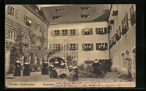 AK Ingolstadt, Kloster Gnadenthal - Klosterhof mit Nonnen