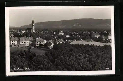 AK Stockerau, N.-Ö., Teilansicht vor Bergpanorama