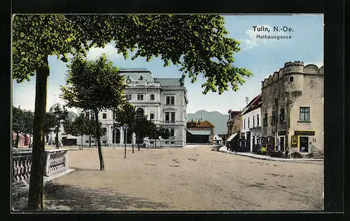 AK Tulln, Rathausgasse mit Geschäften