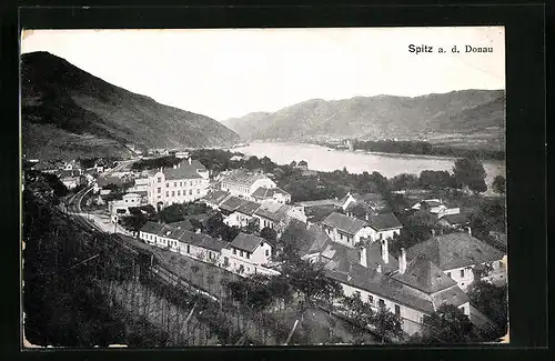 AK Spitz / Donau, Gesamtansicht mit Bahnschienen