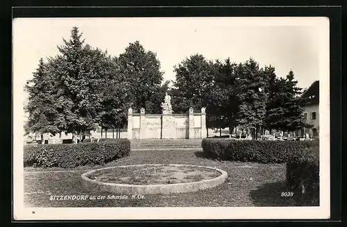AK Sitzendorf a. d. Schmida, Grünanlage am Denkmal