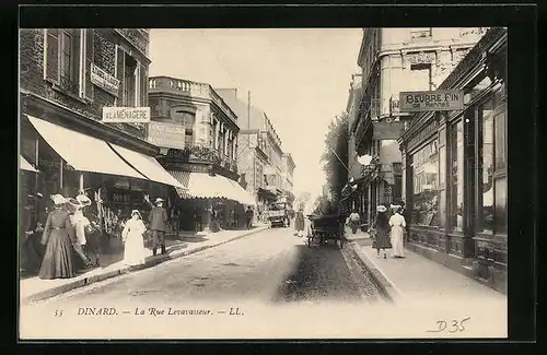 AK Dinard, La Rue Levavasseur