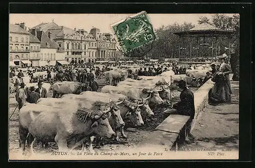 AK Autun, La Place de Champ-de-Mars, un Jour de Foire