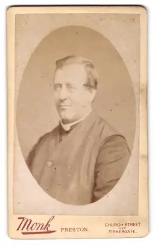 Fotografie Monk, Preston, Church Street, 81, Fishergate & Church Street, Stattlicher Herr in modischer Kleidung