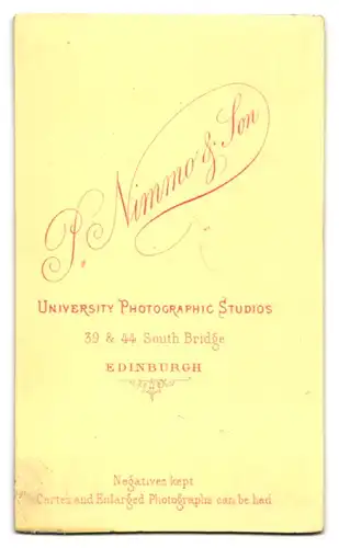 Fotografie P. Nimmo & Son, Edinburgh, 39 & 44, South Bridge, Charmanter Herr mit Backenbart