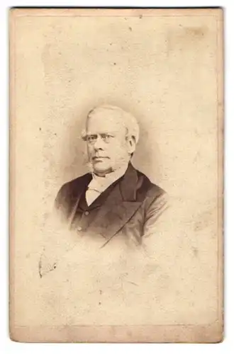 Fotografie F. R. Ryles, Burslem, 180, Waterloo Road, Älterer Herr im Anzug mit Backenbart