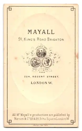 Fotografie Mayall, London-W., 224, Regent Street, Elegant gekleideter Herr mit Vollbart