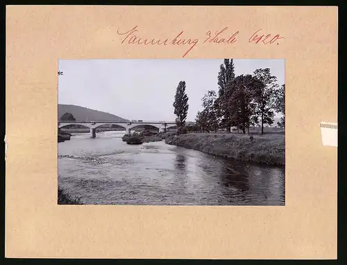 Fotografie Brück & Sohn Meissen, Ansicht Altenburg a. Saale, Saalepartie mit Brücke