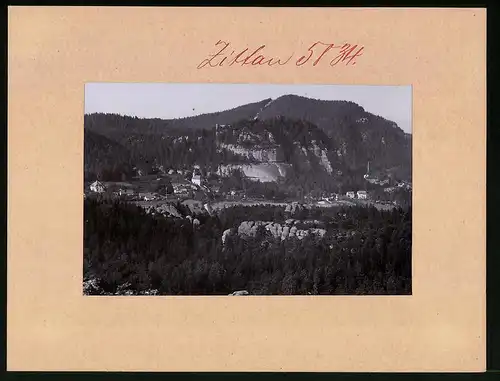 Fotografie Brück & Sohn Meissen, Ansicht Oybin, Blick auf den Ort mit Berg Oybin und Ameisenberg