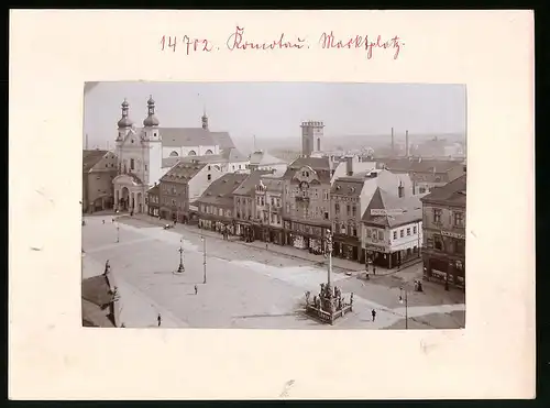 Fotografie Brück & Sohn Meissen, Ansicht Komotau, Blick auf den Marktplatz mit Hotel Scherber, Zahnarzt Dr. Fleischmann