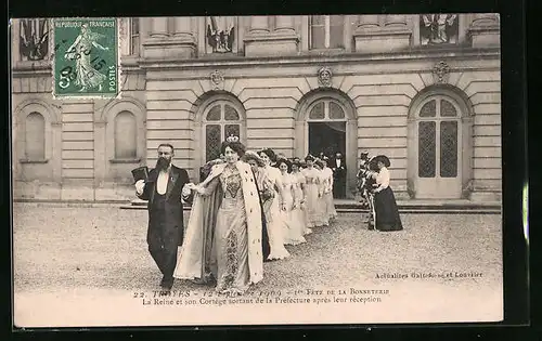 AK Troyes, La Reine et son Cortège sortant de la Préfecture après leur réception