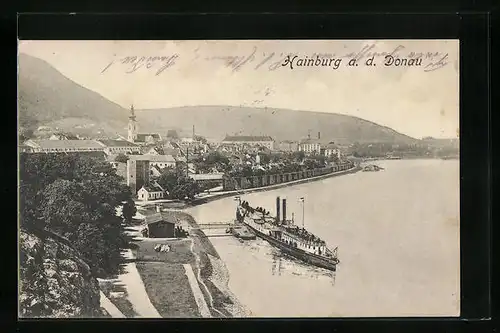 AK Hainburg /Donau, Dampferanlegestelle mit Stadtpanorama