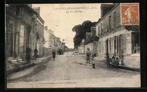 AK La Ferté-Beauharnais, La Grande Rue, Strassenpartie