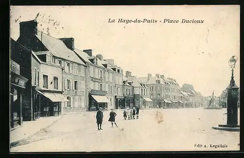 AK La Haye-du-Puits, Place Ducloux