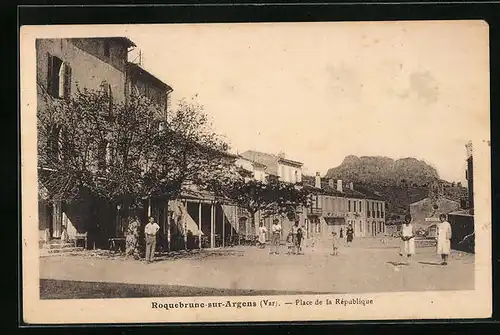 AK Roquebrunne-sur-Argens, Place de la République