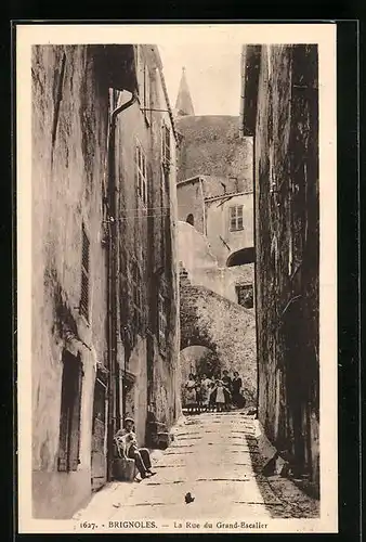 AK Brignoles, La Rue du Grand-Escalier