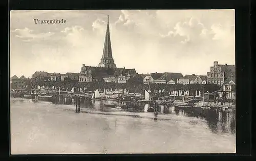 AK Travemünde, Uferpartie mit Kirche, Bootsanleger