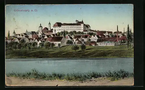 AK Günzburg a. D., T, Totalansicht mit Schloss und Donau