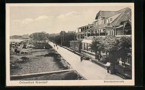 AK Niendorf, Strandpromenade mit Passanten