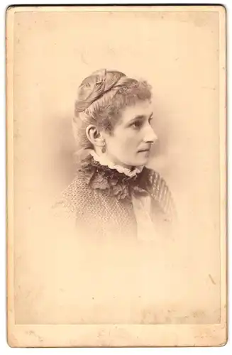 Fotografie Keul, Rochester, State Street 24, Seitenportrait einer jungen Frau