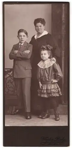 Fotografie Martin Balg, Berlin C., Königsstr. 34, Mutter mit Sohn und Tochter