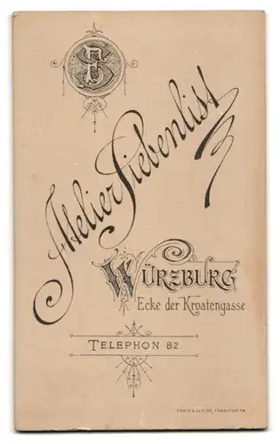 Fotografie Atelier Siebenlist, Würzburg, Ecke der Kroatengasse, Eleganter Herr mit Schnauzbart