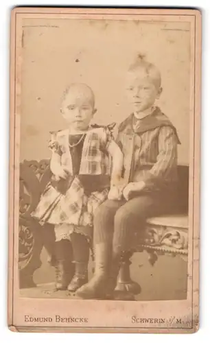 Fotografie Edmund Behncke, Schwerin i /M., Wismarsche-Str. 26, Kinderpaar in modischer Kleidung