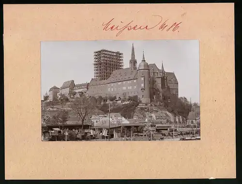 Fotografie Brück & Sohn Meissen, Ansicht Meissen i. Sa., Partie am Wimpelladen W. T. Fuchs auf eingerüsteten Dom, Schloss