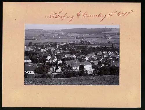 Fotografie Brück & Sohn Meissen, Ansicht Altenburg bei Naumburg, Blick auf den Ort mit Wohnhäusern