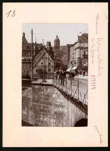 Fotografie Brück & Sohn Meissen, Ansicht Meissen i. Sa., Brücke mit Blick in die Elbstrasse, Strassenbahn, Geschäfte