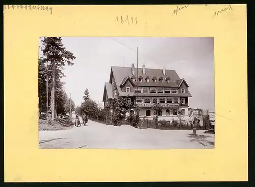 Fotografie Brück & Sohn Meissen, Ansicht Oberbärenburg i. Erzg., Strassenpartie an Dolzes Berghotel