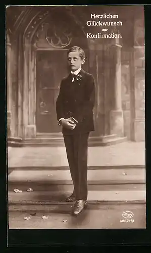 AK Glückwünsche zur Konfirmation, Junge im Anzug mit Gebetsbuch