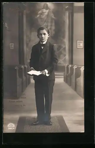 AK Glückwünsche zur Konfirmation, Kleiner Junge im Anzug mit Gebetsbuch