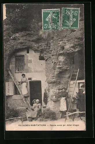 AK Villaines, Habitations, Caves avec premier étage