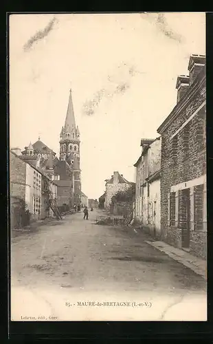 AK Maure-de-Bretagne, Une Rue, l`Eglise