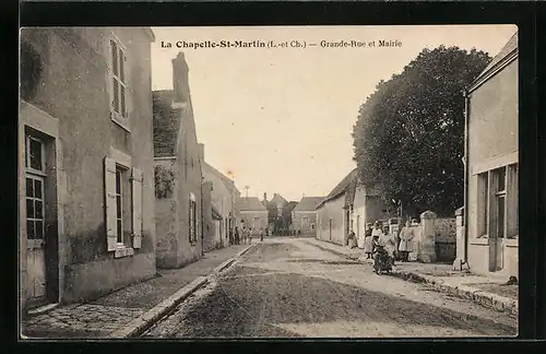 AK La Chapelle-St-Martin, Grande-Rue et Mairie