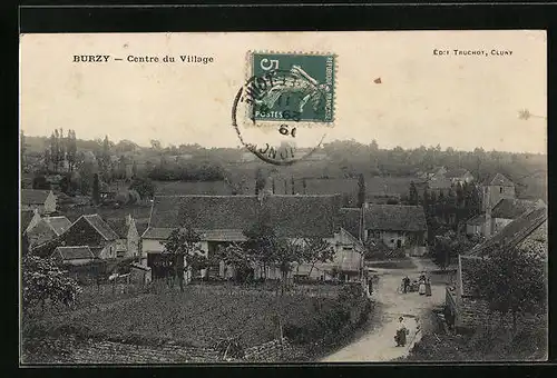 AK Burzy, Centre du Village