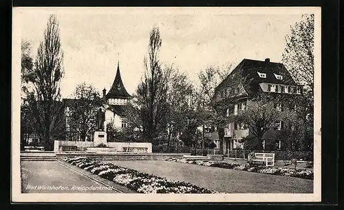 AK Bad Wörishofen, Das Kneippdenkmal hinter Rabatten