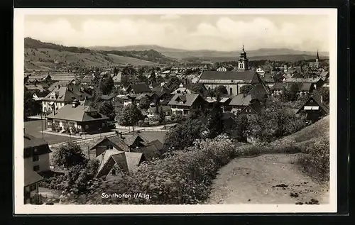 AK Sonthofen /Allgäu, Blick auf den Ort von einem Weg aus