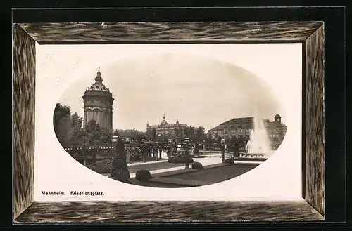 Passepartout-Präge-AK Mannheim, Ortspartie mit Springbrunnen und Turm